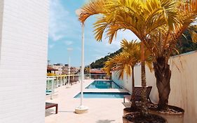 Apto no 4º andar com ar e Wi-Fi a 250 mts do mar!